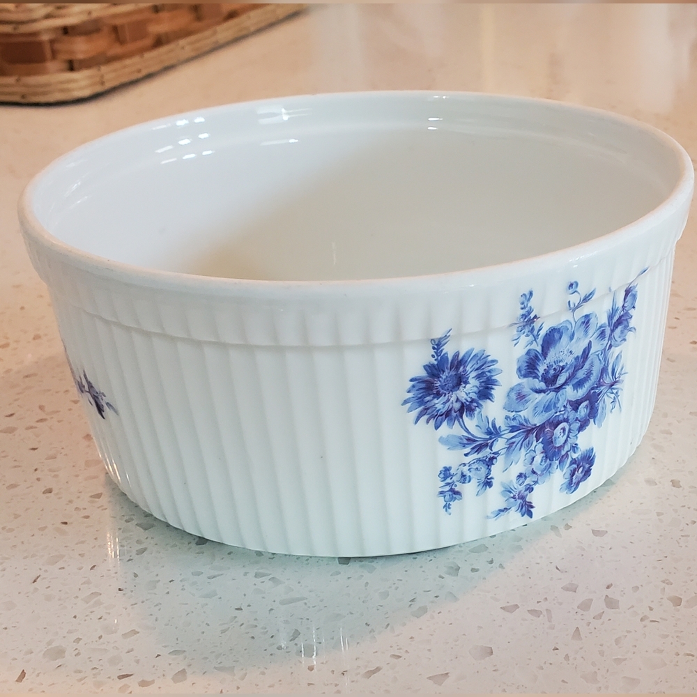 Apilco Vintage Round Soufflé Ramekin Bakeware Dish, 7", White/Blue Floral, EUC - Picture 5 of 16